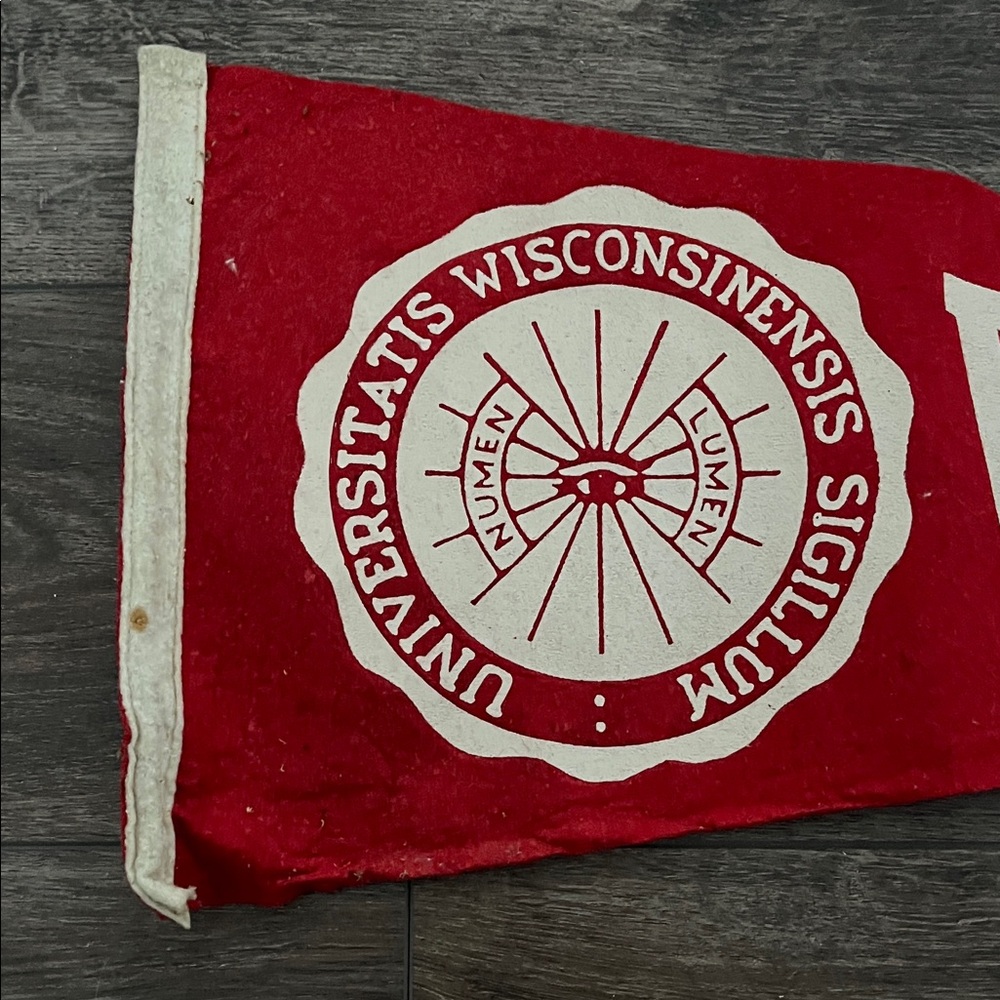 Wisconsin University Red Pennant - Picture 2 of 4